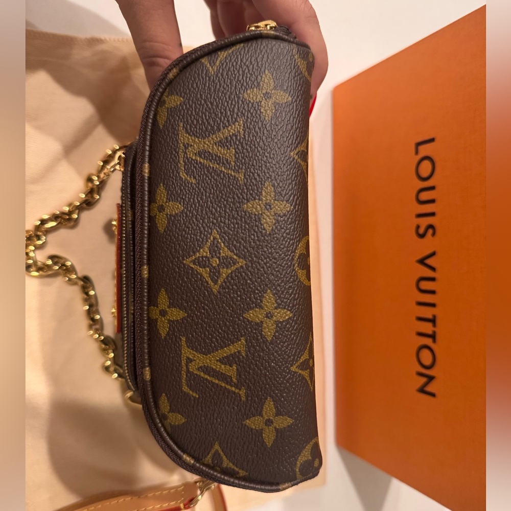 Louis Vuitton Monogram Mini Bumbag - Picture 5 of 8